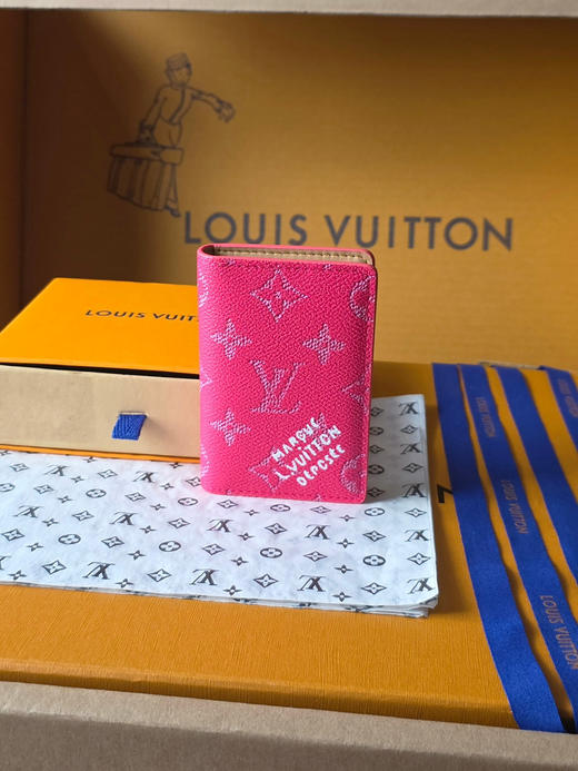 春夏特惠💰330 原单LV 口袋钱夹M26839卡包玫红/M26841蓝/M26840橙色/M26843杏白！M26844绿！ 商品图0