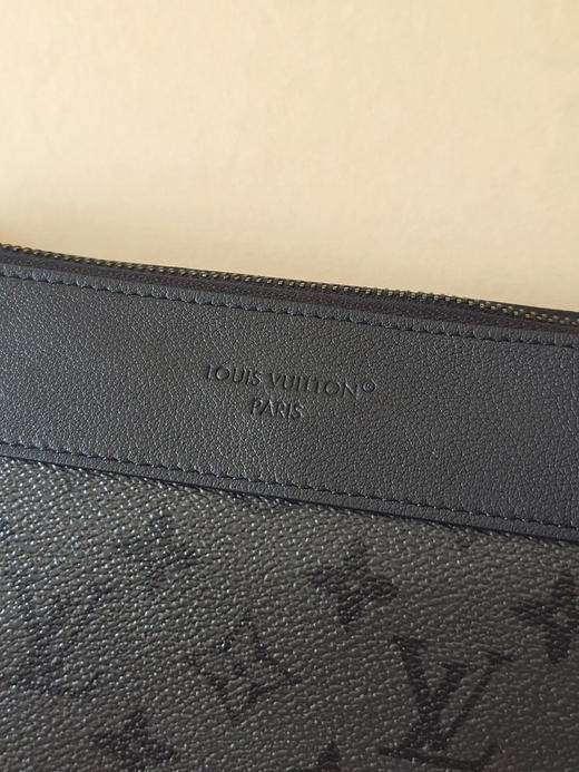 春夏特惠💰480 原单LV M26741手包 采用标志性的 Monogram Eclipse 涂层帆布 商品图2