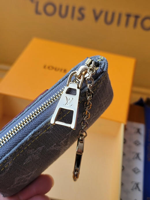 春夏特惠💰340 原单LV 零钱包M13208灰牛仔 芯片版 這款Monogram Denim系列钥匙零钱包 商品图6