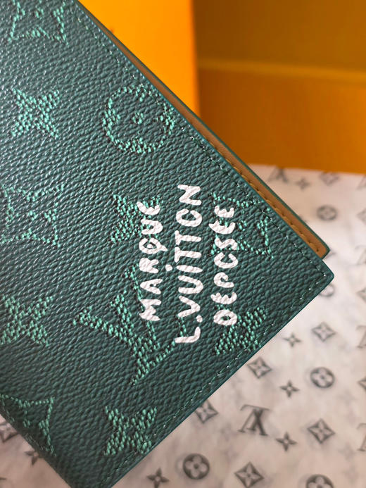 春夏特惠💰340 原单LV 护照夹M26831玫红/M26832橙色/26833蓝色/M26835绿色！/M26836杏白！ 商品图3