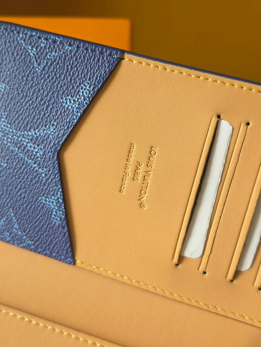 春夏特惠💰340 原单LV 护照夹M26831玫红/M26832橙色/26833蓝色/M26835绿色！/M26836杏白！ 商品图5