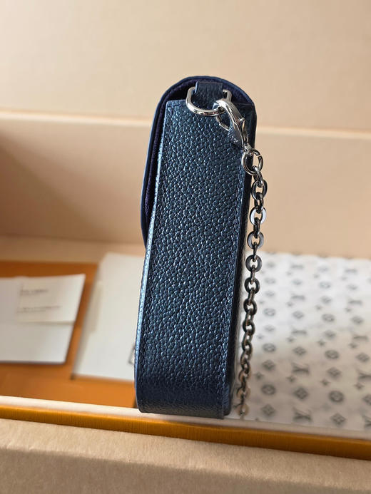 春夏特惠💰580 原单LV 【头层牛皮】M27048珠光蓝 全皮压花链条包三件套 Pochette Félicie 手袋 商品图4