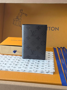 春夏特惠💰320 原单LV M26774 护照夹