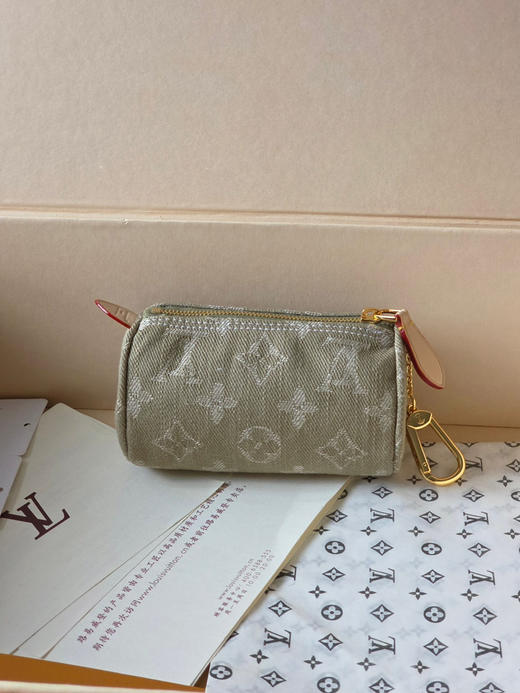 春夏特惠💰360 原单LV 新升级/版型更好更立体 M27605牛仔布 Speedy 系列呈献本款 Trousse 中号丹宁布钱夹 商品图1