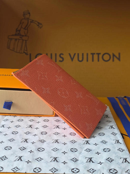 春夏特惠💰340 原单LV 护照夹M26831玫红/M26832橙色/26833蓝色/M26835绿色！/M26836杏白！ 商品图4