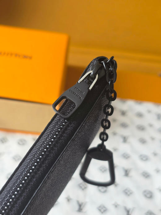 春夏特惠💰320 原单LV M26776零钱包 以Monogram Midnight帆布材质打造的卡片钥匙包 商品图5