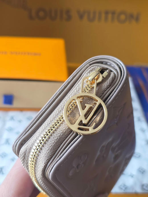 春夏特惠💰450 原单LV M81599 Zippy零钱包系列 Lou Coussin 钱夹 商品图3