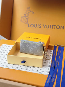 春夏特惠💰340 原单LV 零钱包M13208灰牛仔 芯片版 這款Monogram Denim系列钥匙零钱包