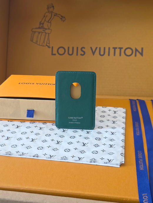春夏特惠💰300 原单LV 彩色系手机贴M26945 手机磁贴 商品图1