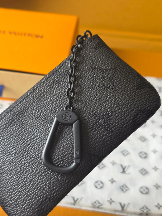 春夏特惠💰320 原单LV M26776零钱包 以Monogram Midnight帆布材质打造的卡片钥匙包 商品图4