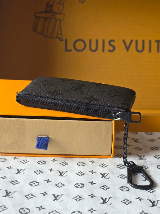 春夏特惠💰320 原单LV M26776零钱包 以Monogram Midnight帆布材质打造的卡片钥匙包 商品图6