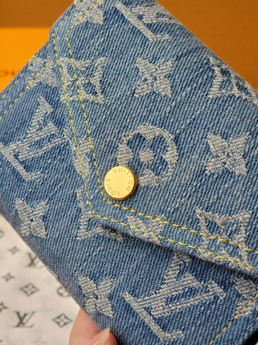 春夏特惠💰370 原单LV M13212牛仔布 Monogram Denim系列推出了这款时令版的Victorine钱包 商品图3