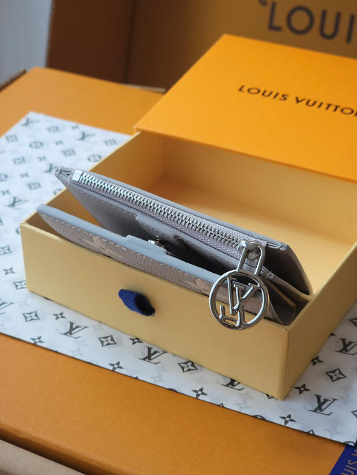 春夏特惠💰420 原单LV 钱包卡包M13797 丝印灰 这款Lisa钱包 商品图2