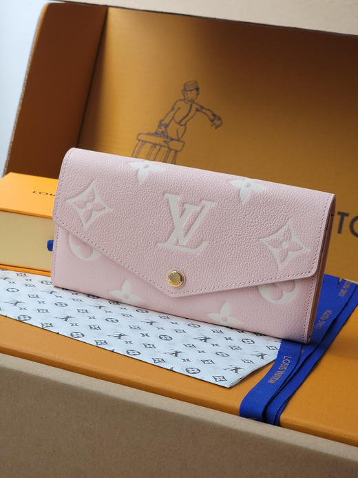 春夏特惠💰500 原单LV 长款钱夹M14000 标志性的Monogram图案的压花 商品图0