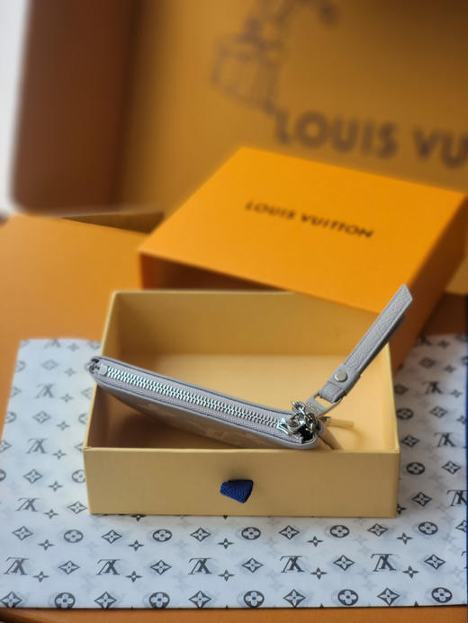 春夏特惠💰340 原单LV 零钱包M13793丝印灰 本款钥匙包出自新季Sunrise Aquarelle系列 商品图3