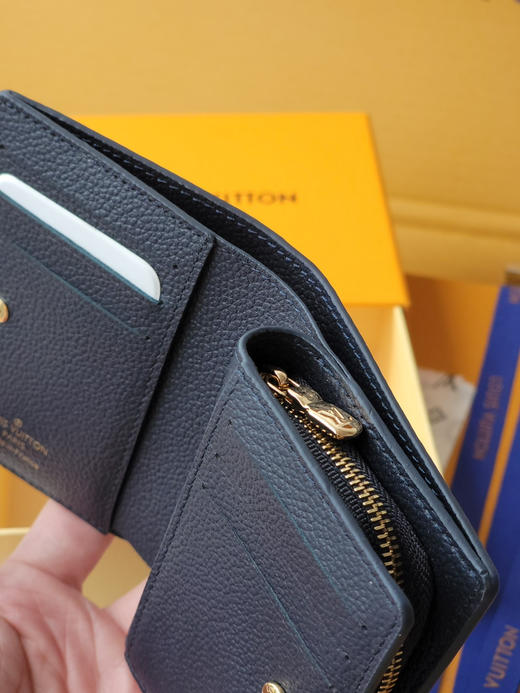 春夏特惠💰480 原单LV M83362 丝印蓝 头层 突出压花加工的Monogram图案 商品图7