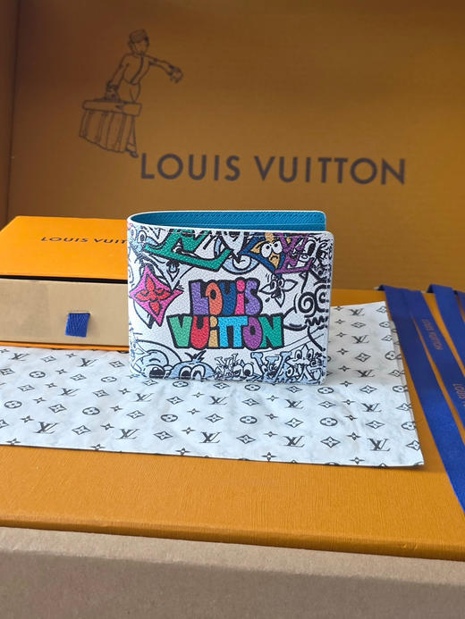 春夏特惠💰330 原单LV 这款Multiple钱包M82023 商品图0