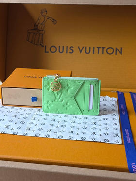 春夏特惠💰360 原单LV M27668草绿 全皮压花卡包钱包 Card Case Porto Cult Romy 钱夹 作为“彩虹”系列