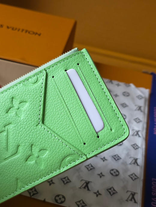 春夏特惠💰360 原单LV M27668草绿 全皮压花卡包钱包 Card Case Porto Cult Romy 钱夹 作为“彩虹”系列 商品图4