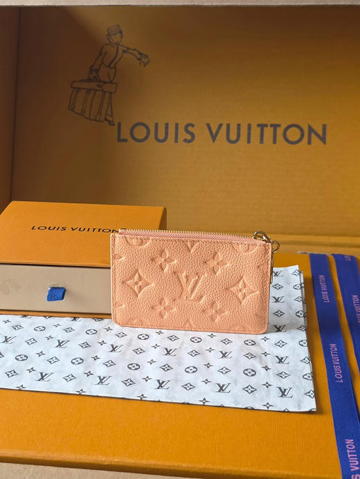 春夏特惠💰360 原单LV M27767深粉 全皮压花卡包钱包 Card Case Porto Cult Romy 钱夹 作为“彩虹”系列 商品图1