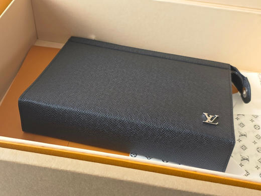 春夏特惠💰450 原单LV M30450手包 Pochette Voyage 手拿包 商品图2