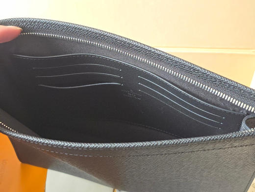 春夏特惠💰450 原单LV M30450手包 Pochette Voyage 手拿包 商品图7