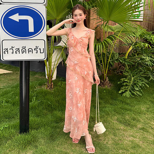 西遇法式碎花长裙女2026夏季新款V领荷叶边收腰度假风吊带连衣裙SS060512 商品图2