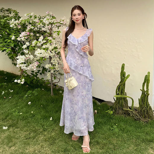 西遇法式碎花长裙女2026夏季新款V领荷叶边收腰度假风吊带连衣裙SS060512 商品图1