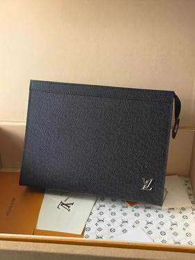春夏特惠💰450 原单LV M30450手包 Pochette Voyage 手拿包