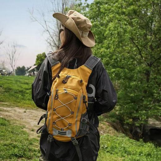徒步不是赶路，是背着包去碰山林的风【 轻便户外双肩登山包】多日徒步里的轻装day hike、一日轻徒步、夏日快速爬山且不想背太重的时候都能背它哦 商品图3