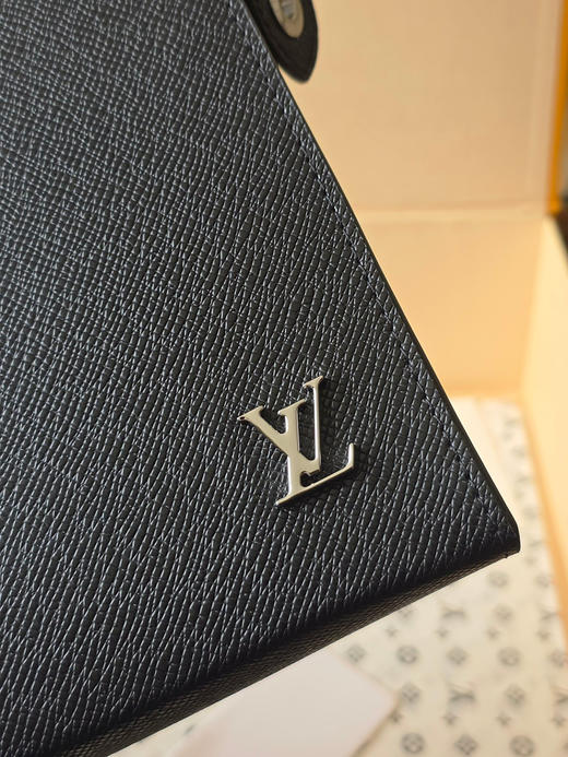 春夏特惠💰450 原单LV M30450手包 Pochette Voyage 手拿包 商品图3