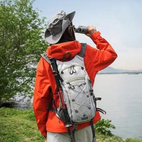 徒步不是赶路，是背着包去碰山林的风【 轻便户外双肩登山包】多日徒步里的轻装day hike、一日轻徒步、夏日快速爬山且不想背太重的时候都能背它哦