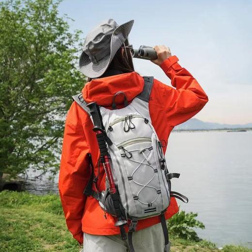 徒步不是赶路，是背着包去碰山林的风【 轻便户外双肩登山包】多日徒步里的轻装day hike、一日轻徒步、夏日快速爬山且不想背太重的时候都能背它哦 商品图0