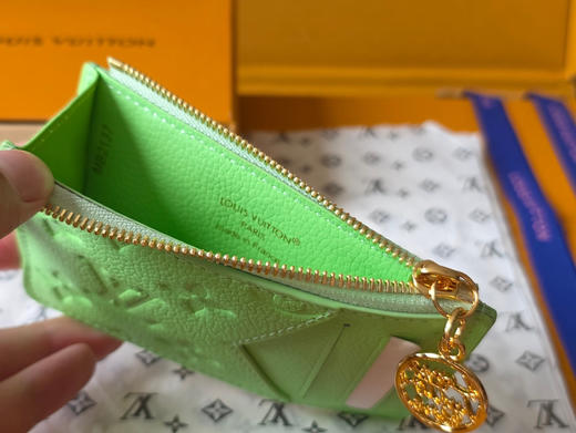 春夏特惠💰360 原单LV M27668草绿 全皮压花卡包钱包 Card Case Porto Cult Romy 钱夹 作为“彩虹”系列 商品图7