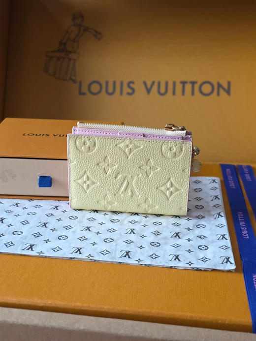 春夏特惠💰400 原单LV M29350 Lisa钱包 尺寸:9 x 11.5 x 1.5 cm 商品图1