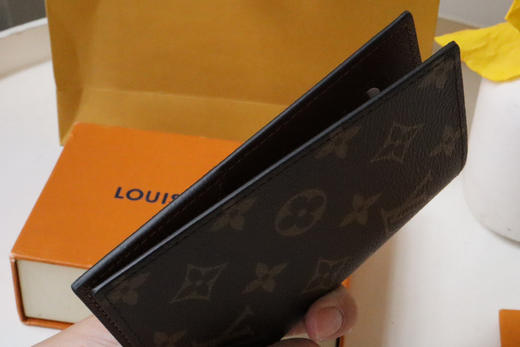 春夏特惠💰290 原单LV M64501 护照夹 商品图8