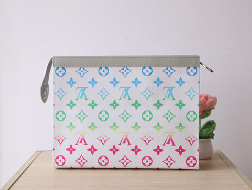春夏特惠💰470 原单LV 手包M13907实拍 此款小巧而时髦Pochette Voyage中号手包 商品图1