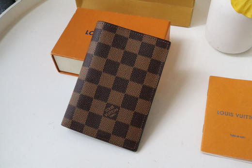 春夏特惠💰290 原单LV M64501 护照夹 商品图1