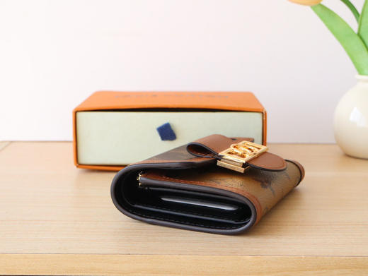 春夏特惠💰450 原单LV 达芙妮Dauphine 短款钱夹M68725 援引经典 Dauphine 手袋的设计 商品图4