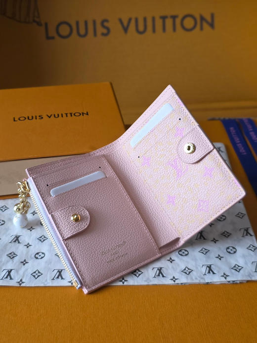 春夏特惠💰400 原单LV M29251 Lisa钱包 尺寸:9 x 11.5 x 1.5 cm 商品图5