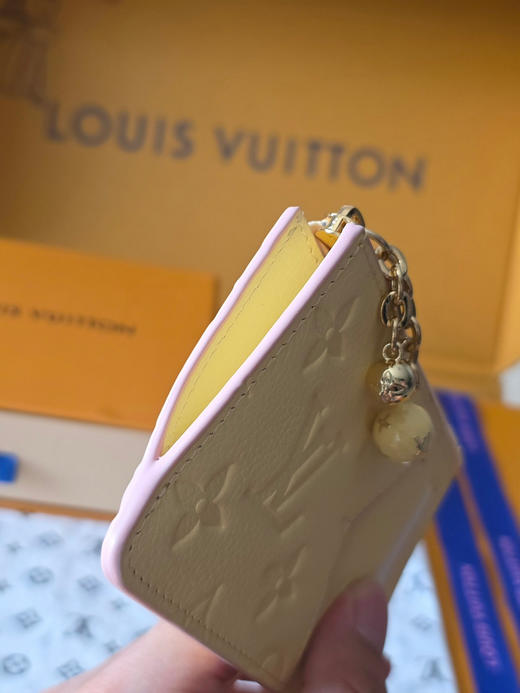 春夏特惠💰380 原单LV M28985 ROMY 卡夹 尺寸12x8x0.8cm 商品图4