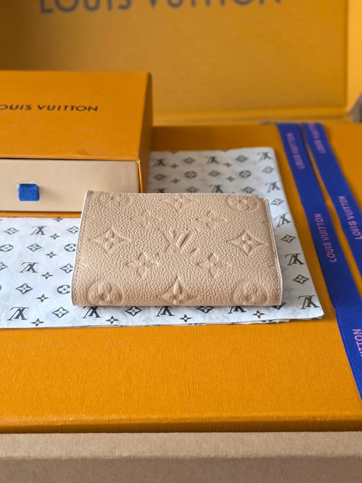 春夏特惠💰400 原单LV M28980 Lisa钱包 尺寸:9 x 11.5 x 1.5 cm 商品图2