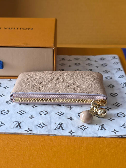 春夏特惠💰370 原单LV M28993卡其 钥匙包.尺寸13.5 x 7 x 1.5 厘米 商品图3