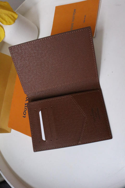 春夏特惠💰290 原单LV M64501 护照夹 商品图4