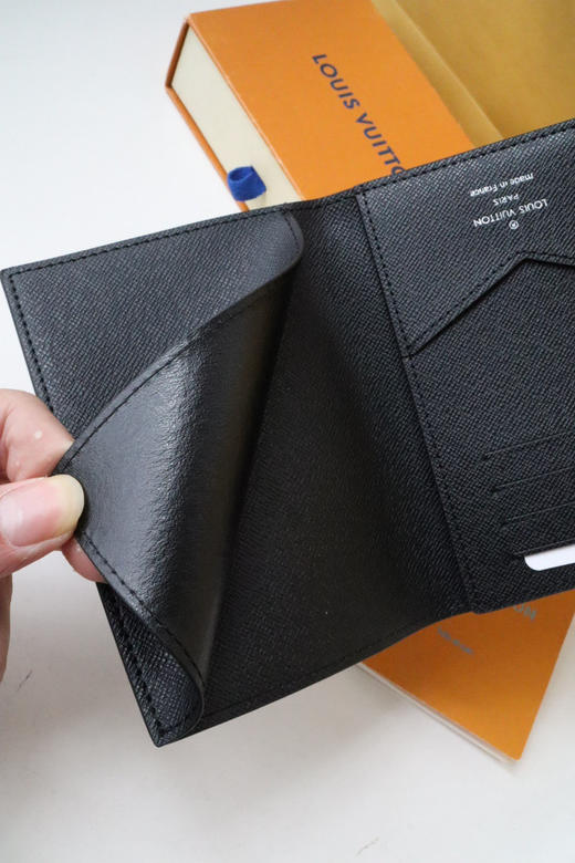 春夏特惠💰290 原单LV M64501 护照夹 商品图8