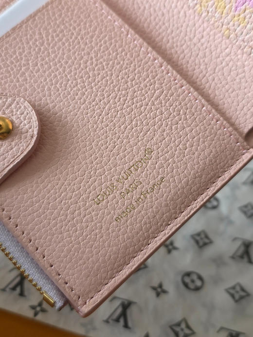 春夏特惠💰400 原单LV M29251 Lisa钱包 尺寸:9 x 11.5 x 1.5 cm 商品图7