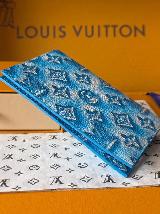 春夏特惠💰340 原单LV M28620 护照蓝 商品图3