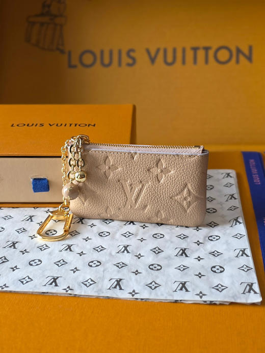 春夏特惠💰370 原单LV M28993卡其 钥匙包.尺寸13.5 x 7 x 1.5 厘米 商品图4