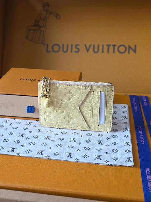 春夏特惠💰380 原单LV M28985 ROMY 卡夹 尺寸12x8x0.8cm 商品图0