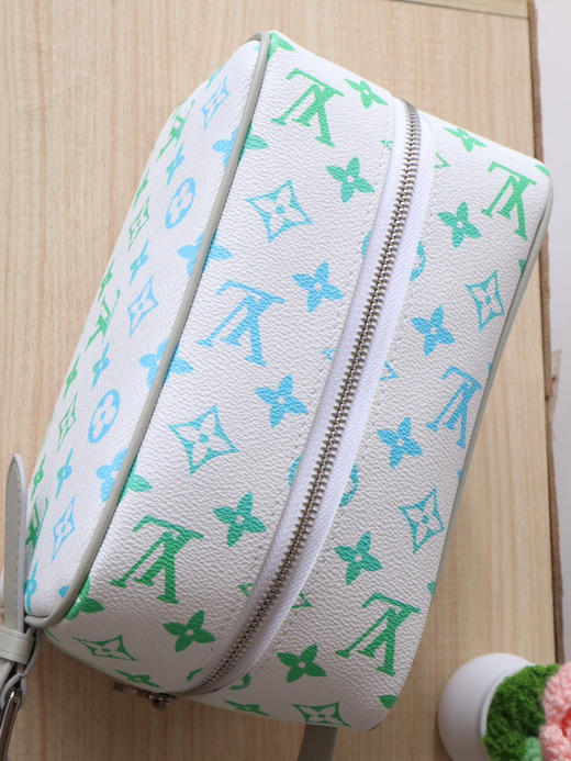 春夏特惠💰580 原单LV M14034实拍 本款 Locker Dopp Kit 盥洗袋 商品图3